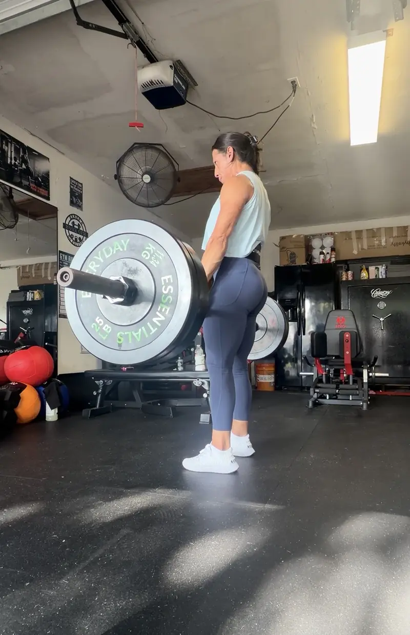 Renee setting up for a heavy deadlift